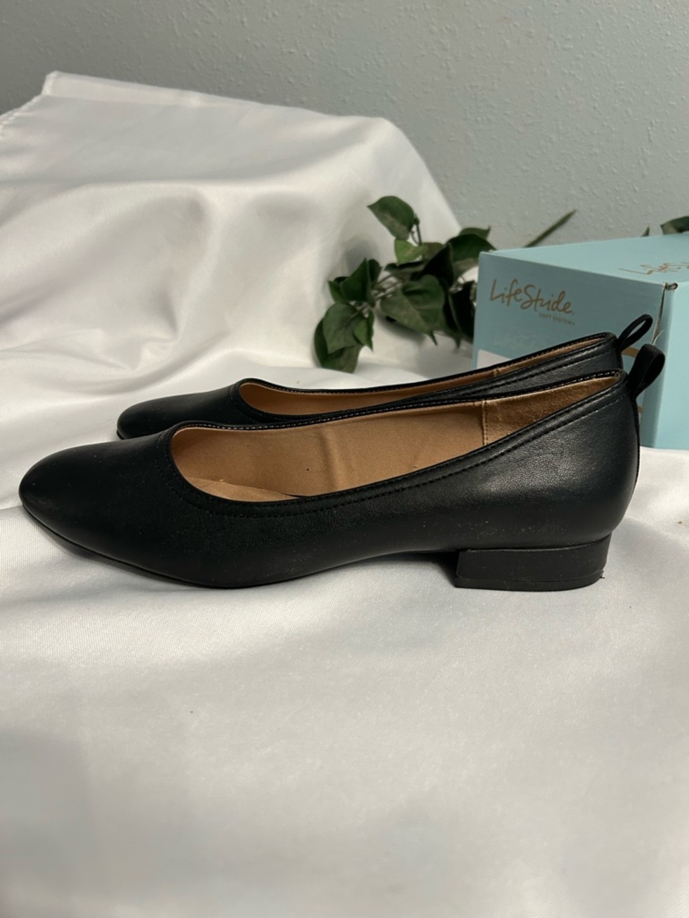 Life Stride Black Classic Round-Toe Slip-On Flats - Picture 4 of 6